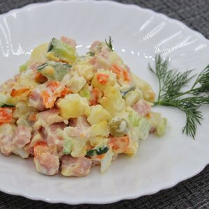 Оливье с ветчиной