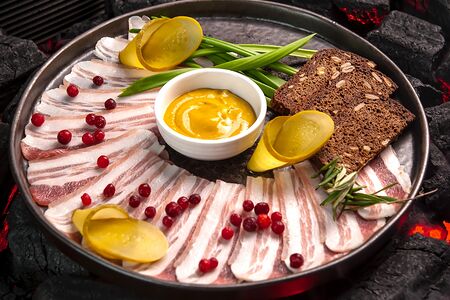 Сало солёное с горчицей