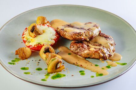 Медальоны из телятины