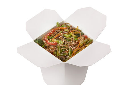 Лапша соба с лососем и овощами