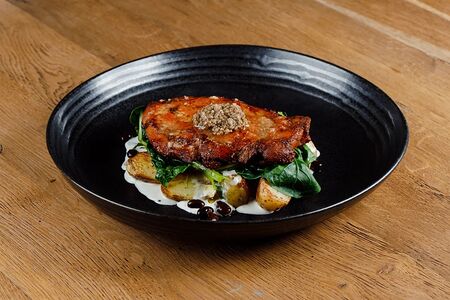 Цыпленок тандури с молодым картофелем в сырно-базиликовом соусе