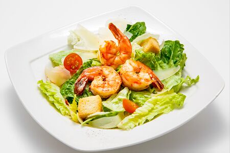 Салат Цезарь с креветками