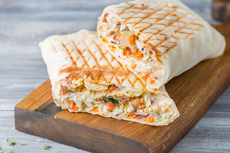 Шаурма с курицей в обычном лаваше