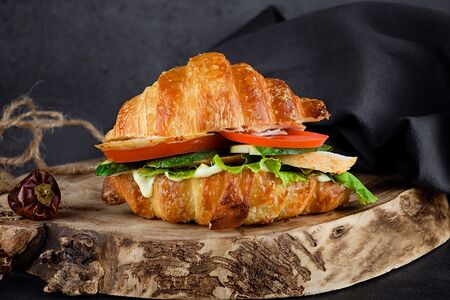 Круассан с курицей