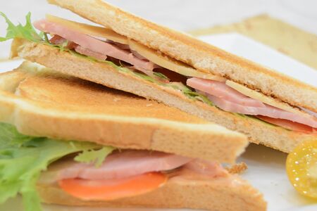 Сэндвич с ветчиной