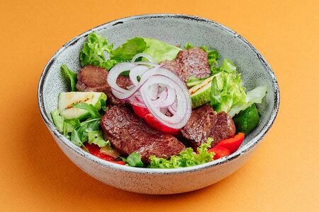 Салат с телятиной