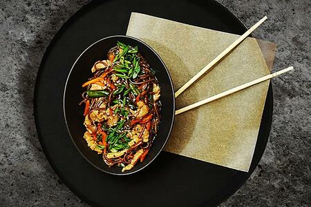 Гречневая соба со свининой терияки и стручковой фасолью