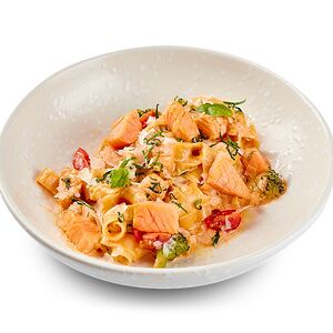 Паппарделле с лососем