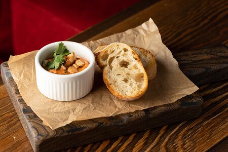 Намазка из вяленого перца и сыра фета