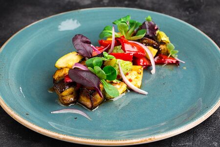 Салат с копченой масляной рыбой