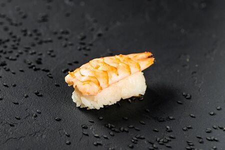 Суши с креветкой