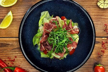 Салат с пармской ветчиной