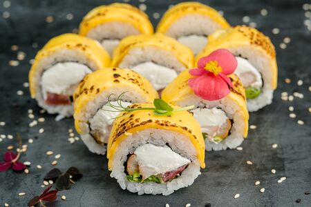 Ролл с чеддером и курицей