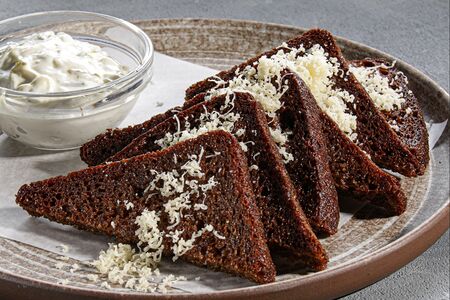 Гренки с пармезаном