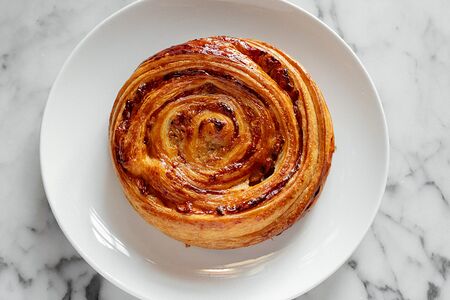 Улитка с яблоком