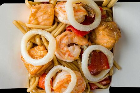 Вок с морепродуктами