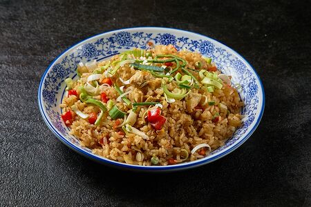 Жареный рис с яйцом и овощами