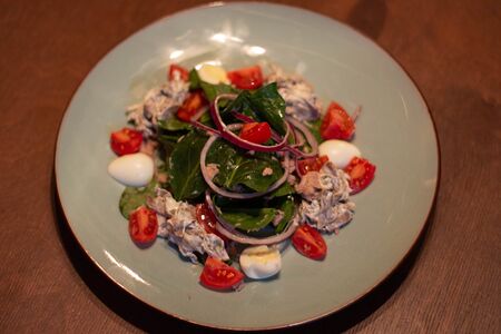 Салат с тунцом