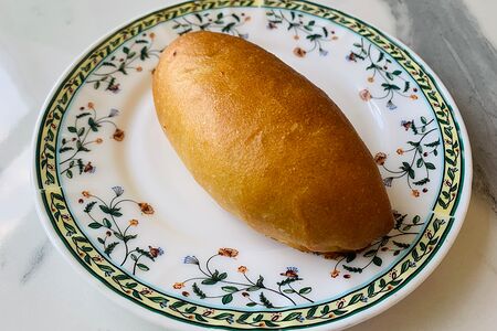 Пирожок с капустой и луком