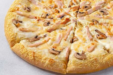 Пицца Пикантный цыплёнок сулугуни на толстом с сыром