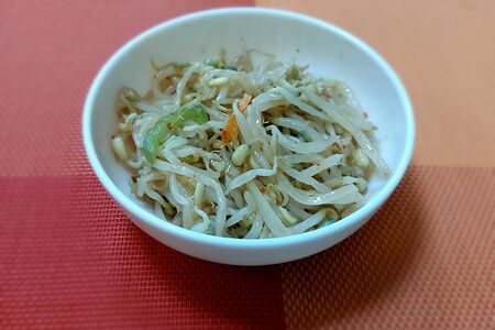 Салат из сои