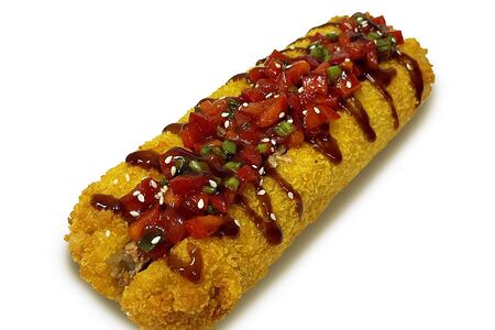 Хот-дог с жареным лососем