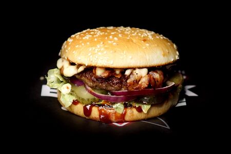 Бургер с беконом