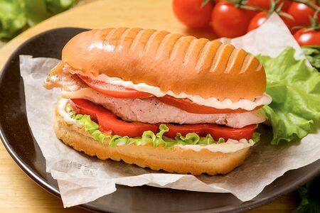 Бутерброд Цезарь с куриной грудкой