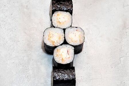 Ролл со снежным крабом