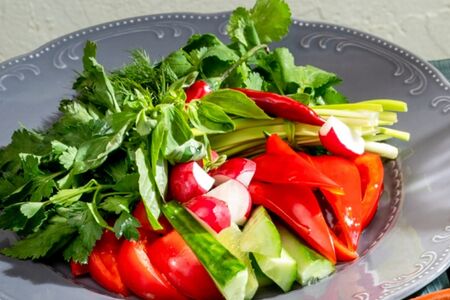 Овощная тарелка с сезонной зеленью