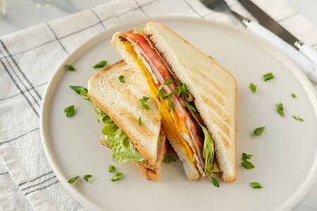 Сэндвич с ветчиной и сыром