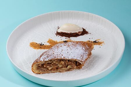 Штрудель яблочный