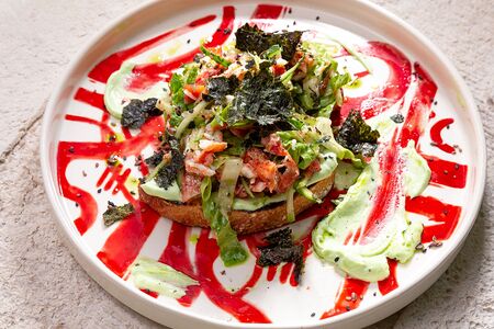 Брускетта с крабом