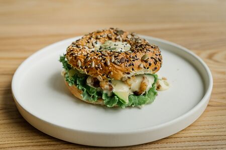 Авокадо-бейгл