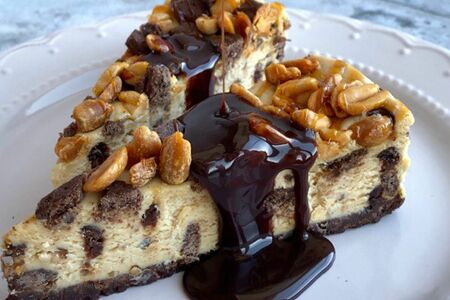 Чизкейк карамельный с арахисом