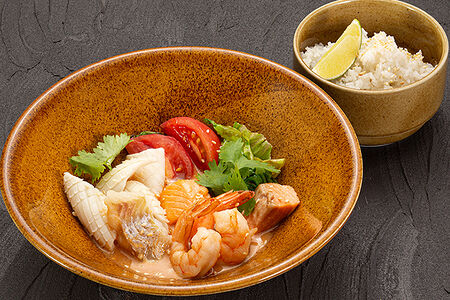 Морепродукты в соусе Том ям