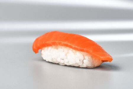 Суши с лососем