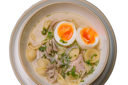 Куриный бульон с голенью конфи и яйцом