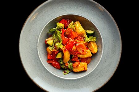 Теплый салат с баклажаном