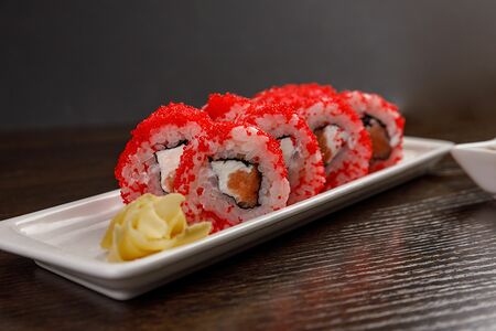 Ролл Калифорния с лососем