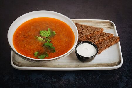 Суточные щи по-вологодски с квашеной капустой, говядиной и сметаной