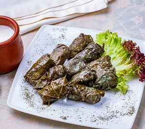 Долма с винoградными листьями