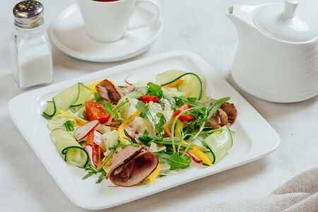 Салат с ростбифом по-тайски