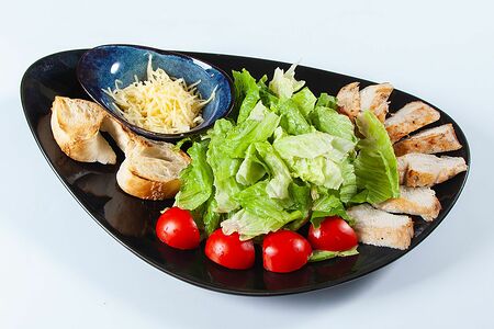 Салат Цезарь с курицей