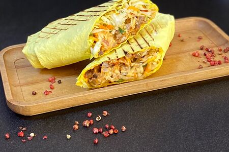 Шаурма со свининой в сырном лаваше