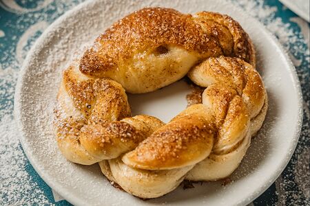 Булочка с корицей