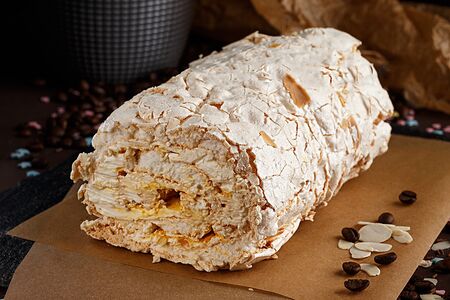 Меренговый рулет Манго-маракуйя