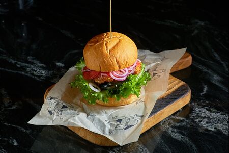 Бургер с цыпленком