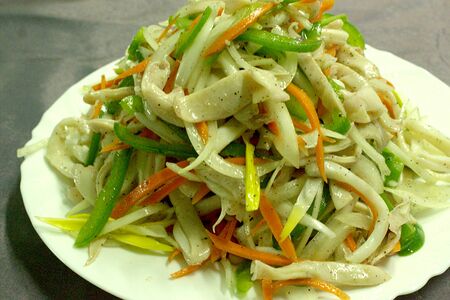 Салат из кальмаров с овощами