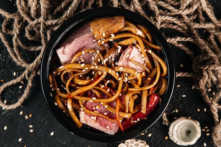 Лапша удон с беконом в сливочном соусе